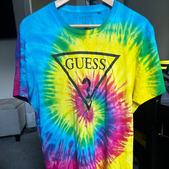 GUESS TIE DYE GRAPHIC LOGO VIVID SWIRLS OF COLOR SHORT SLEEVE T-SHIRT - Picture 1 of 4